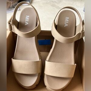 Mia lug sole sandals